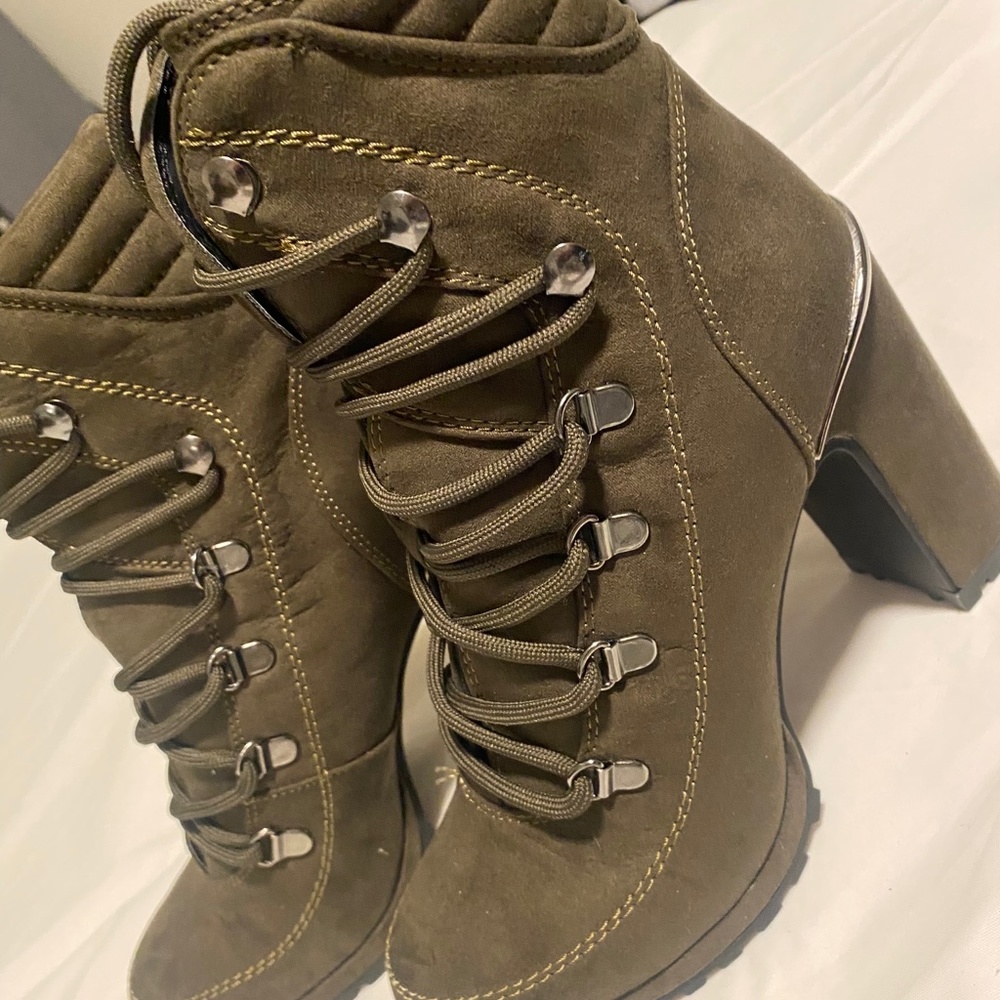 Combat boots